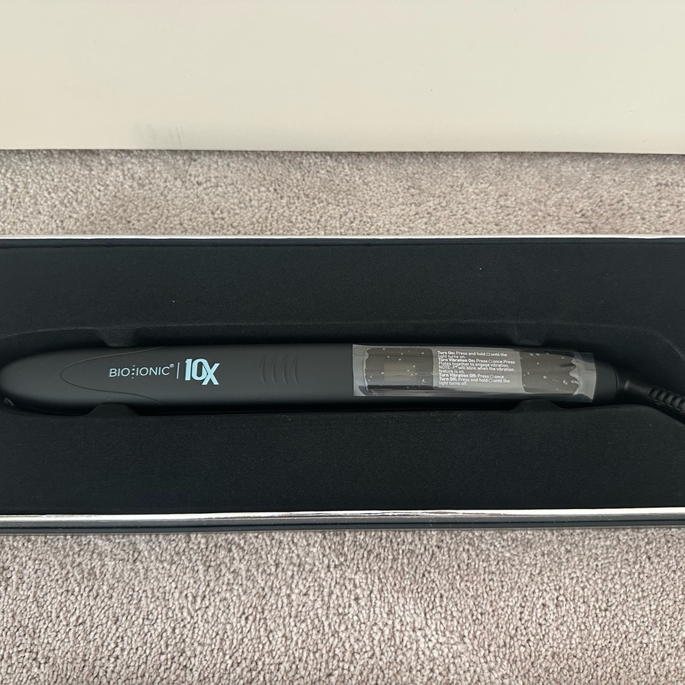BRAND NEW Bio Ionic Flat Iron